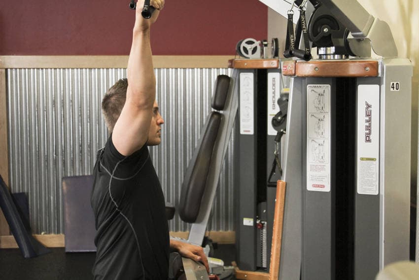 Single-Arm Cable Pulldown starting position