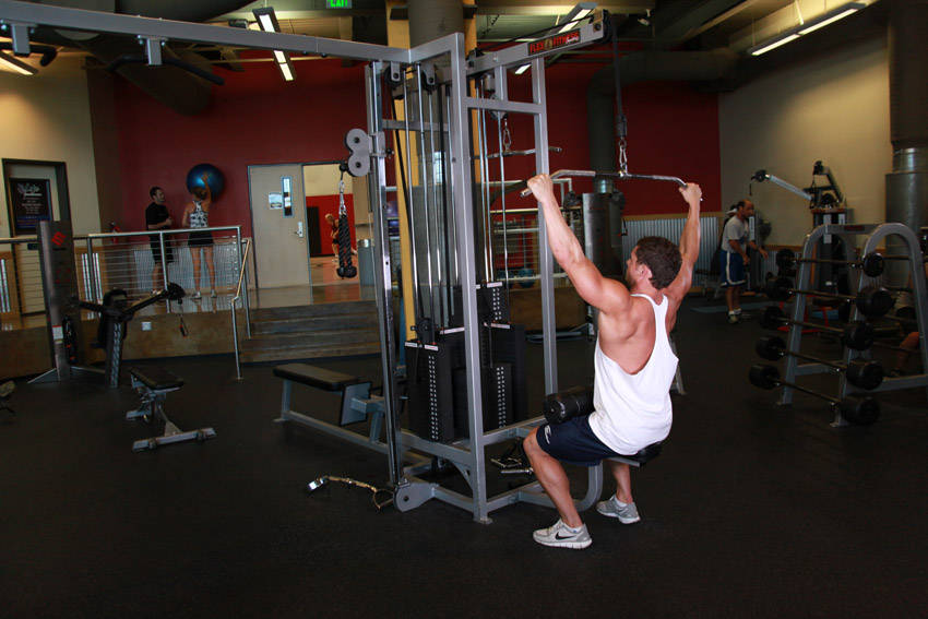 Overhand Lat Pulldown starting position