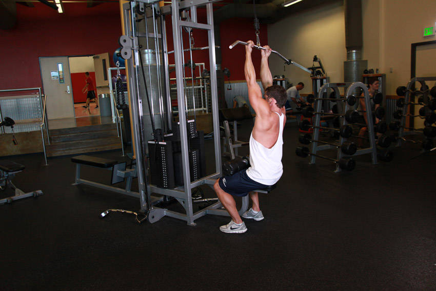 Underhand Lat Pulldown starting position